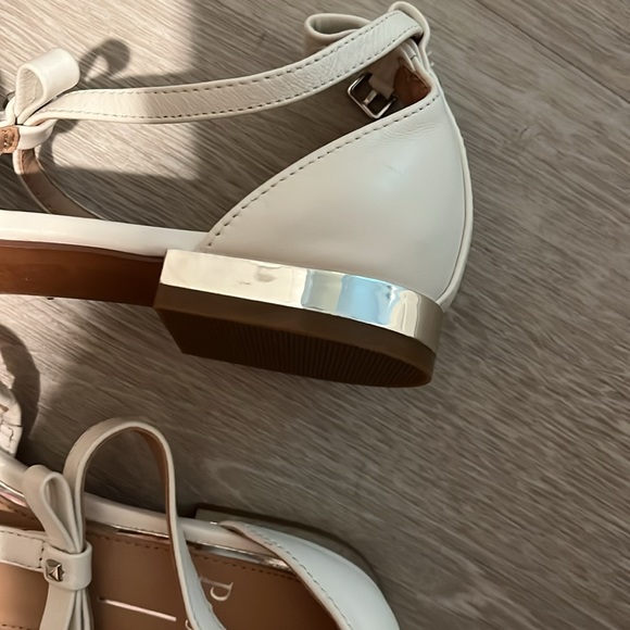 Linea Paolo White Bow sandals - Picture 3 of 3